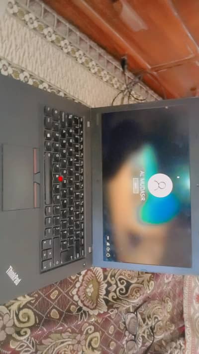 urgent sale Lenovo thinkpad t460 with free mouse and charger cable