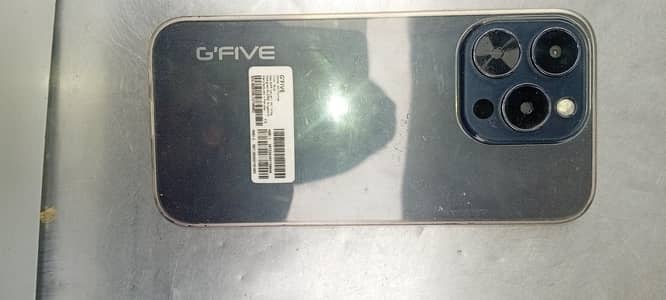 sab kuch ok ha screen par thore se scratch hain