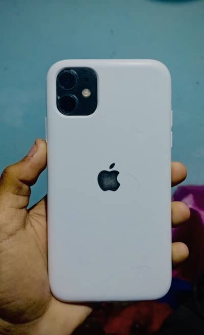 Iphone 11  non pta 64 gb  (84 BH ) water pack only back glass break