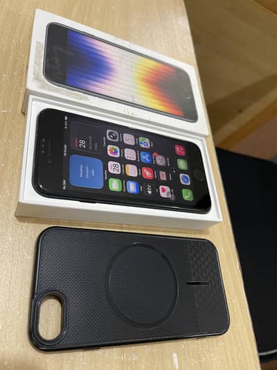 Iphone SE 3 2022 128gb in warrenty
