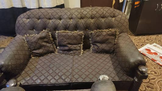 wood made sofa behtreen condition