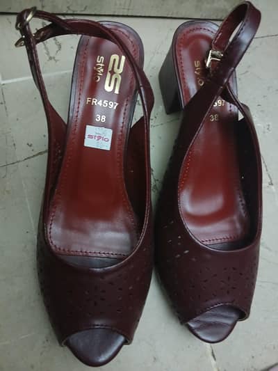 pre used heels for sale. sandle for sale