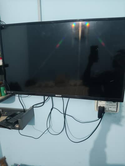 32 inch LCd Orient company 10 by 9 condition