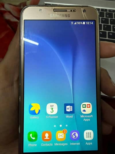 Samsung j7 16/2 gb