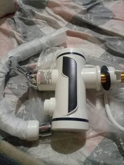 Nilka hai Garam or thnada pani