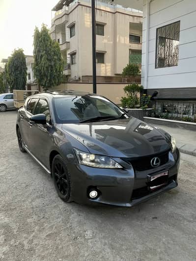 Lexus ct200h F sports package sunroof.