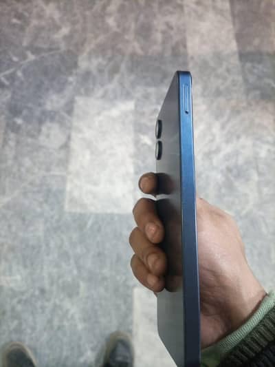 2 month used.   no hang.  no chang no battrey chang. but. . sall