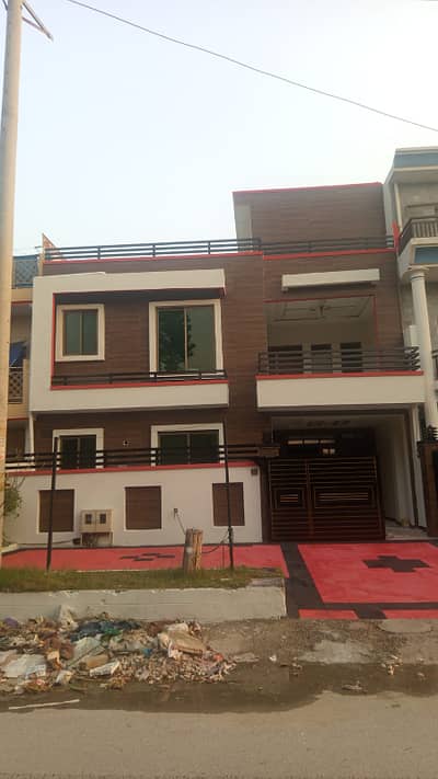 G-9/4 size 30x50 like brand new 4bed 4bath 2dring 2tvl 2kitchen servent attached bath