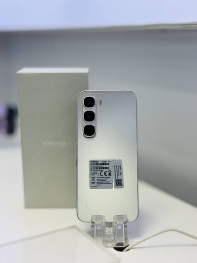 Hot 60 Pro 8 /128 with the box with the charger