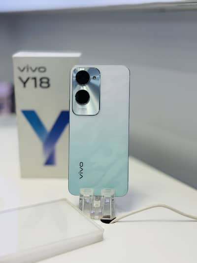 Y18 6/128 with box and charger