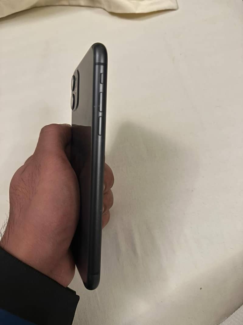 IPHONE 11 4