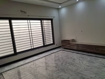 G-9/1 Size 40x80 Upper Portion 3 Bed 3 Bath Drawing Tv Lounge Kitchen