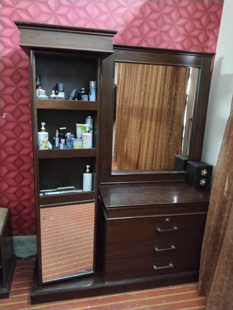 Dressing Table 0