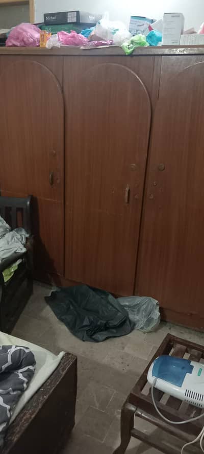 Storage wardrobe and showcase