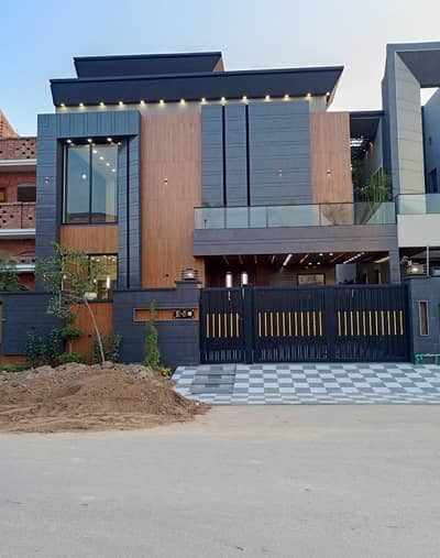 Luxury Mumtaz city 8 Marla house for sale