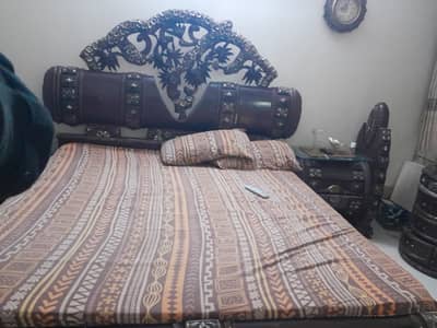 Brown bed set without cupboard