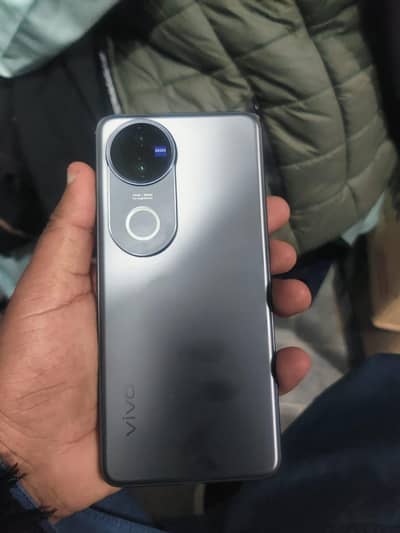 vivo v50 10/10 abi warranty main hai