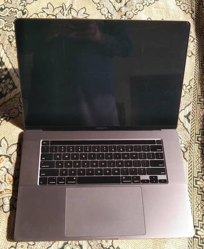 MacBook Pro 2019 || Ram 16 GB || SSD 512 || SSD Damaged