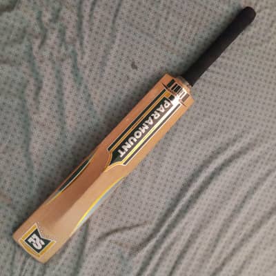 PROFESSIONAL HANDMADE PARAMOUNT ENGLISH WILLOW BAT