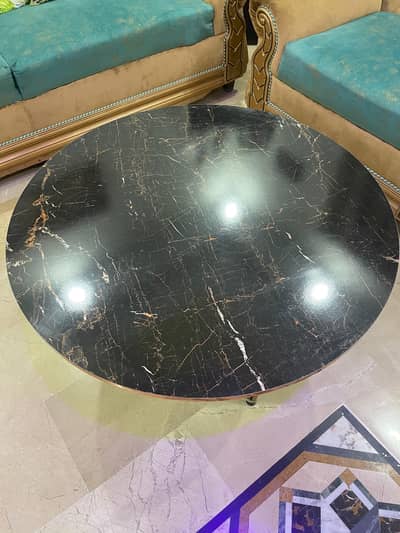 Modern Round Marble Center Table – Black & Gold