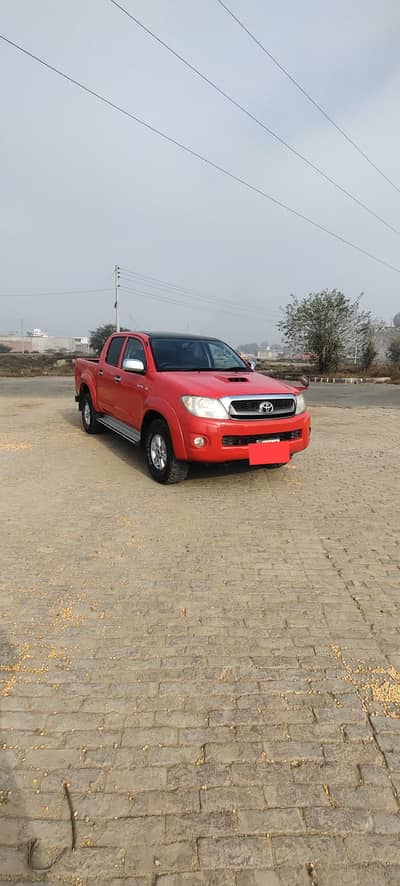 Toyota Hilux Vigo Invincible 2011 Model