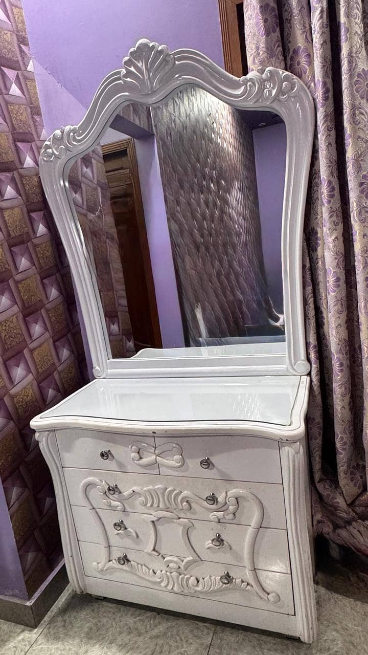 dressing table 0