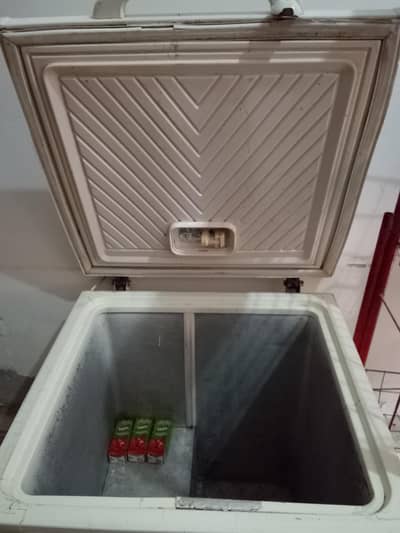 Single door deep freezer for sale 25000