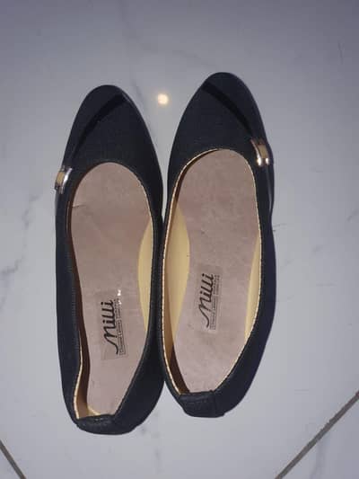 black pumps size 40.