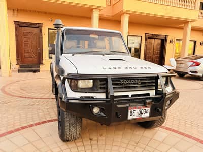 toyota land cruiser fj70