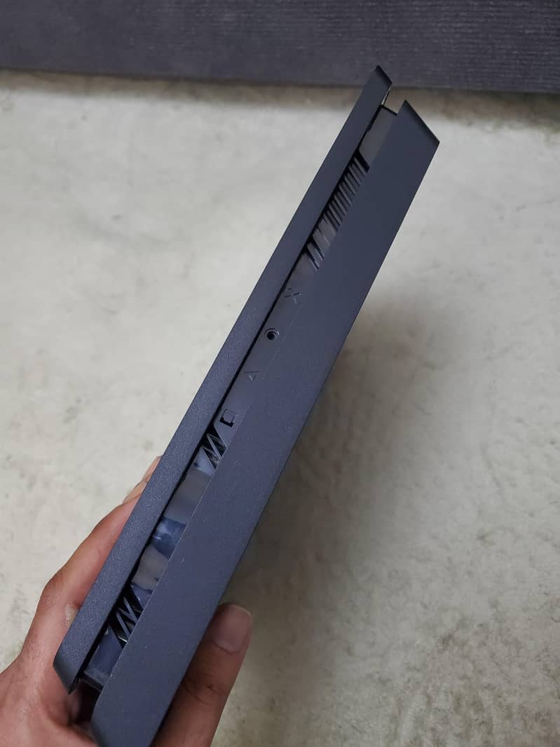 ps4 slim 500gb jailbreak  with 2 controler 4