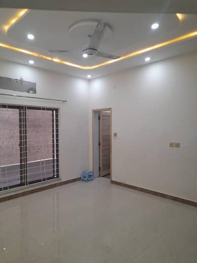 10 Marla portion available for rent pak Arab society