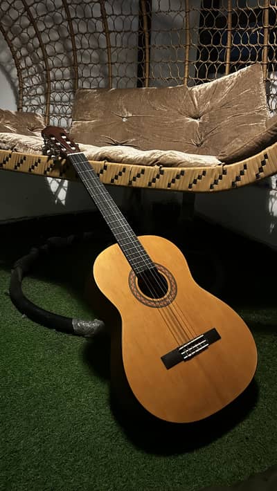 Yamaha C40M slightly used almost brand new and scratchless