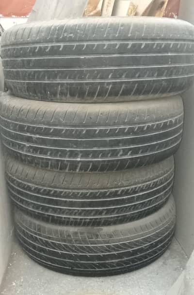 gli 4 tyre bilkul new hy shok se change krwa liye hy