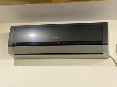 Gree inverter 1 ton ac fresh Condition