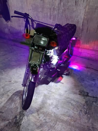 United us125 Euro II (2020) bike poori Honda pr tayar krwai he