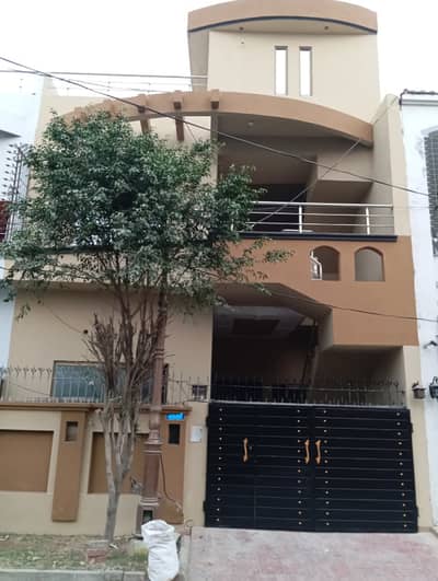 House Of 5 Marla In Eden Boulevard Housing Scheme For sale