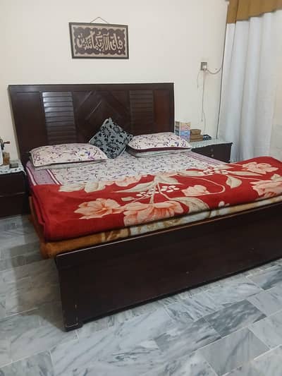 king bed with mattress