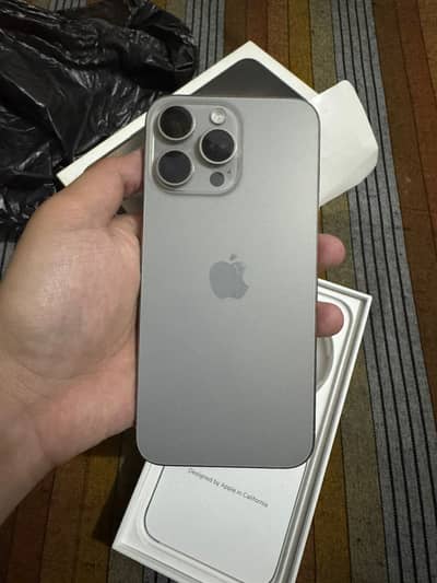 Iphone 15 pro max( hk / factory unlock/ 89 )