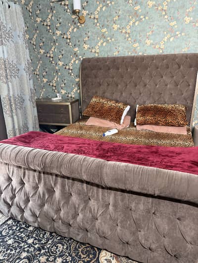 Bed set with mattress and chairs