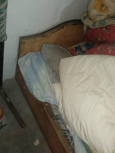 bed and 3 single matres