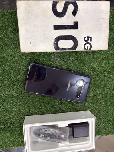 Samsung S10 Plus 5G wala with box charger