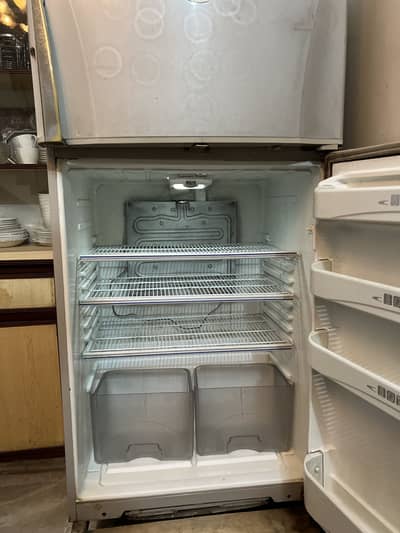 Dawlance refrigerator/fridge