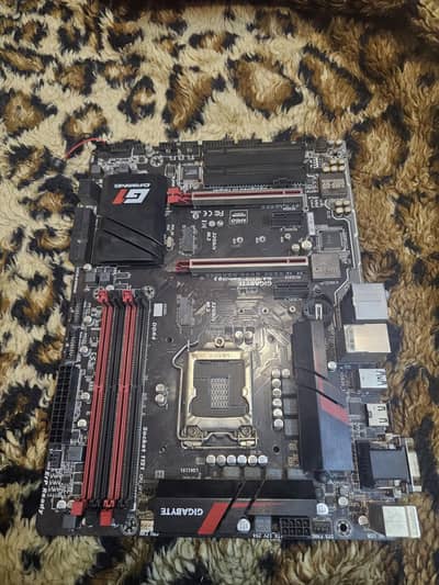 CORE i7 7th GENERATION GIGABYTE ALL OKAYY 10/10 FOUR RAM SLOTS