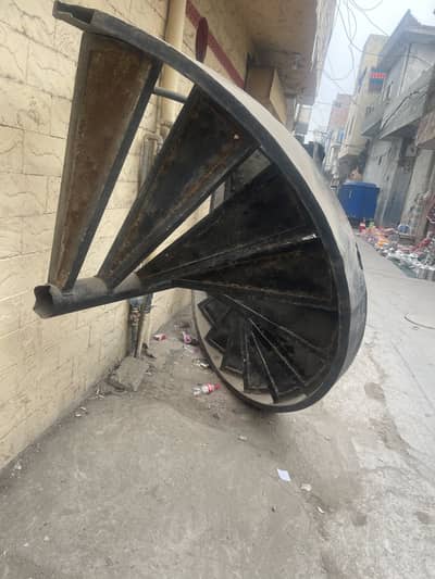 I am selling round stair