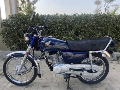 Honda CG125 2025 Registered 8200 Mileage for sale 03027242326