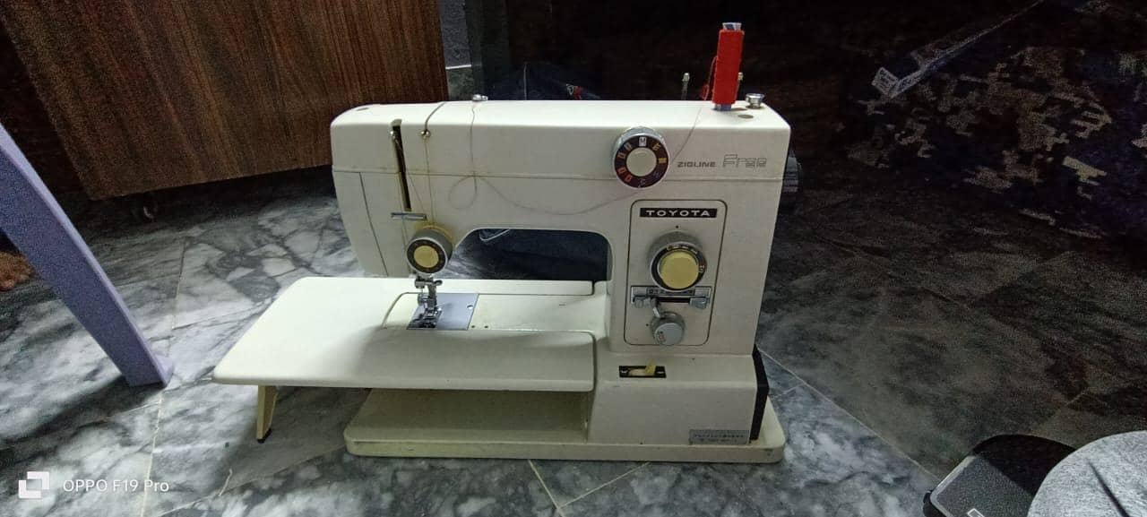 Zik Zak Sewing  Machine 0