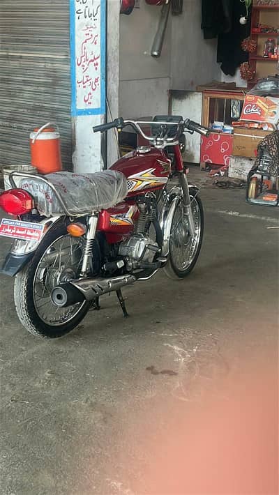 zabrdast bike hia or double samni kia sta hia