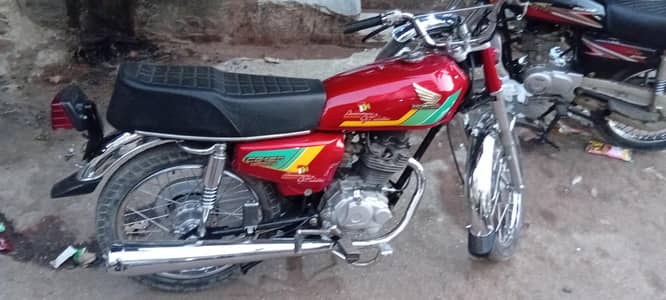 cg 125 honda karachi num chamakti hui new bike all ok koi kam nhi