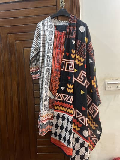 Branded Lawn 3pcs dresses at less prize