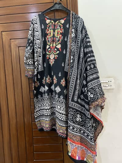 Branded Lawn 3pcs dresses at less prize